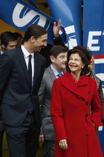 Zlatan Ibrahimovic e la regina di Svezia Silvia. LaPresse